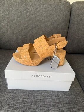 AEROSOLES NWT Size 8M “Camilla” Cork Platform Sandals in Tan with Gold Flecks